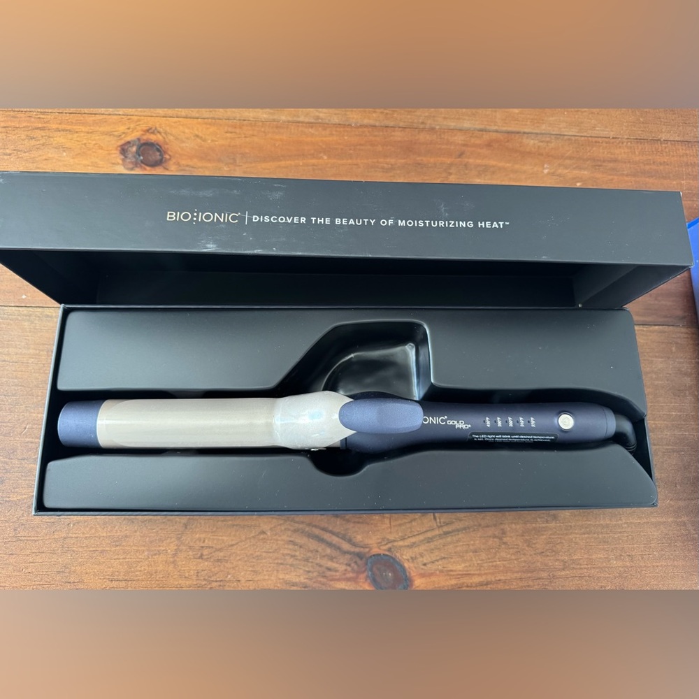 Bio Ionic 1.25 barrel curling iron.